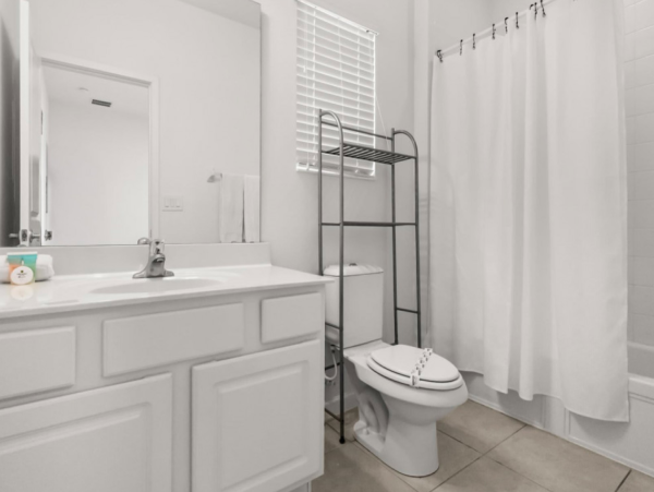 Luxury Vacation Home in Kissimmee 6-Bedroom Home with Private Pool & Great Amenities